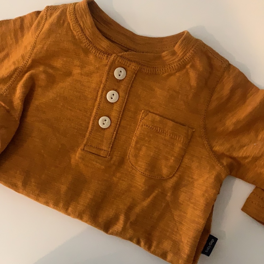 NWOT Baby Gap Henley bodysuit